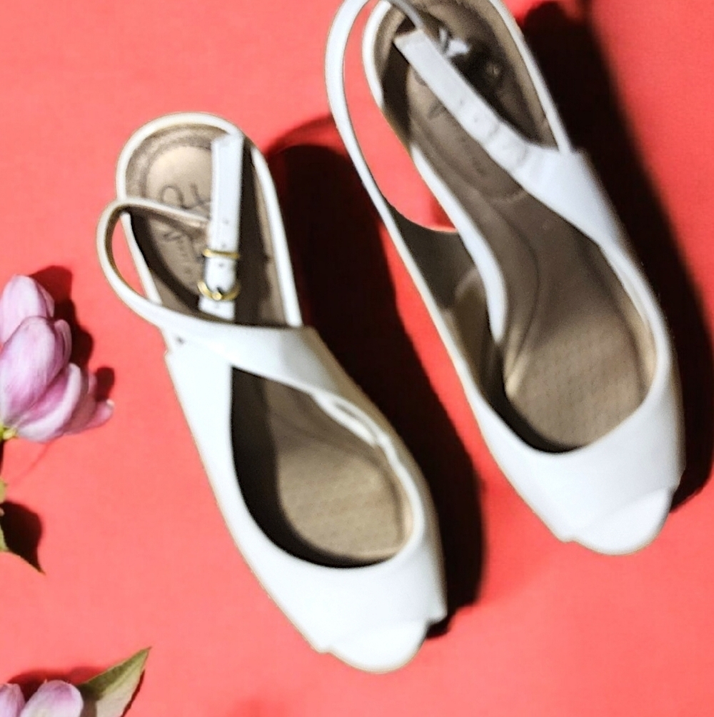 Life Stride White Peep-Toe Slingback Pump Sandals